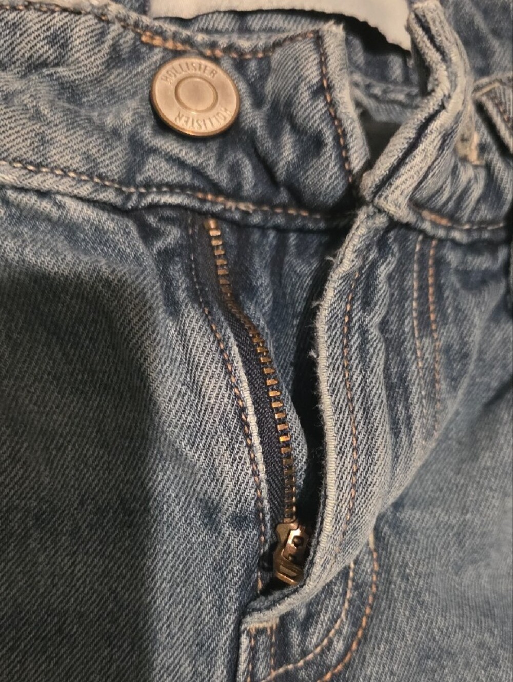 Hollister Women's Wide Leg Jeans in Light Blue Denim - Picture 5 of 10